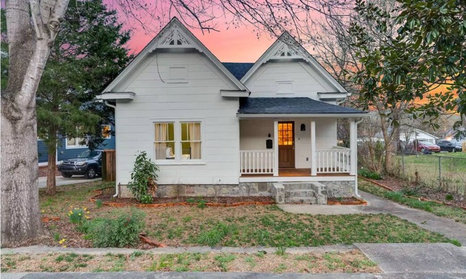 Flintstone Cabaña | Cozy 2-bedroom cottage in lovely Chattanooga. Pet Friendly!