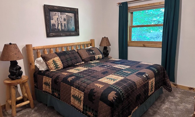 Eagle River Complejo | Cozy 2-bedroom Cottage on Chain of Lakes in Eagle River with AC, Dishwasher