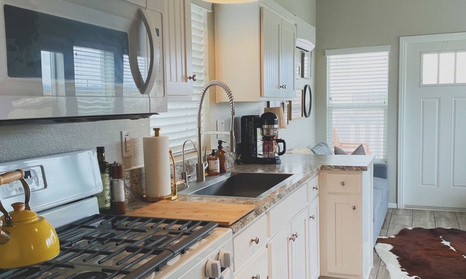 Siskiyou County Casa | Cozy 2-bedroom guest house with WiFi, AC in peaceful Gazelle!