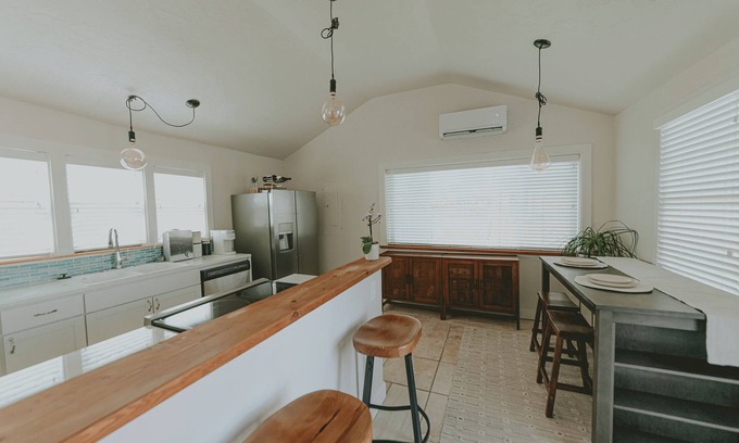 Benton City Casa | Cozy 2-bedroom house in brilliant Benton City near wineries & cafe's.