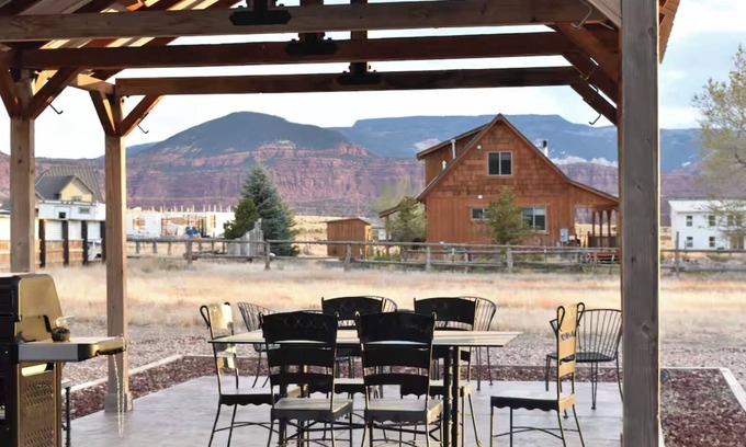 Teasdale Cabina | Cozy 2-bedroom house in charming Teasdale minutes away from Capitol Reef