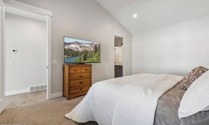 Kamas Casa | Cozy 2-bedroom house in tranquil Kamas with WiFi, AC