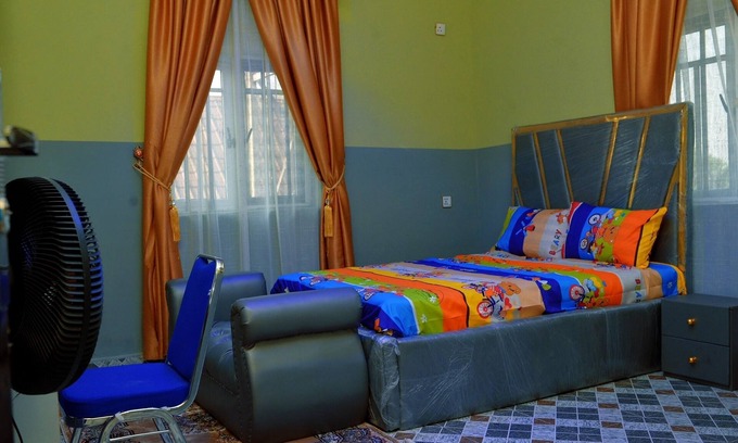 Nnewi Apartamento | Cozy 2-Bedroom Luxury Apartment With AC, WiFi, Solar, BoreHole Water, CCTV Nnewi