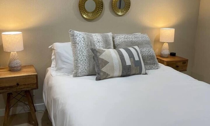 Lakeview Apartamento | Cozy 2 bedroom Mainstreet Stay