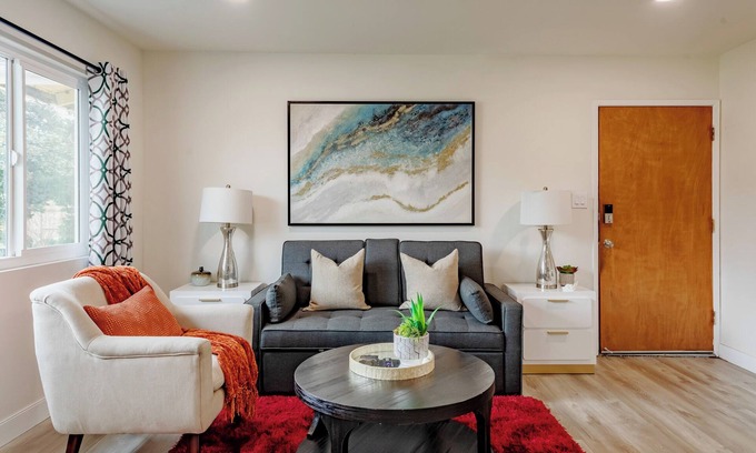 Alhambra Apartamento | Cozy 2 Bedroom Near Downtown Alhambra - Pet Friendly