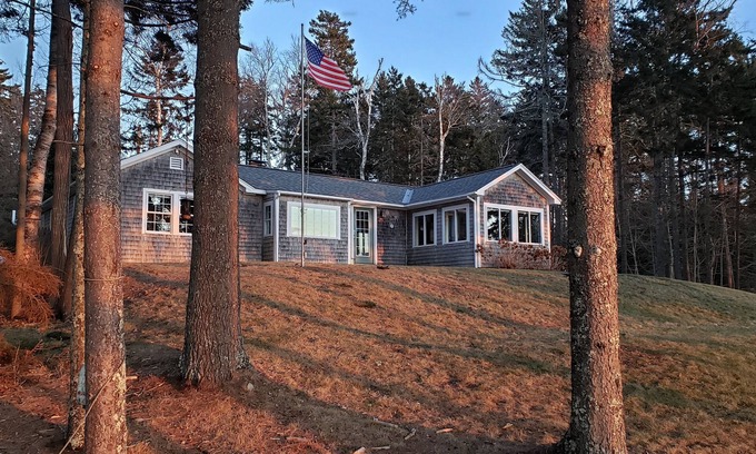 Friendship Casa | Cozy 2-Bedroom Oceanfront Home