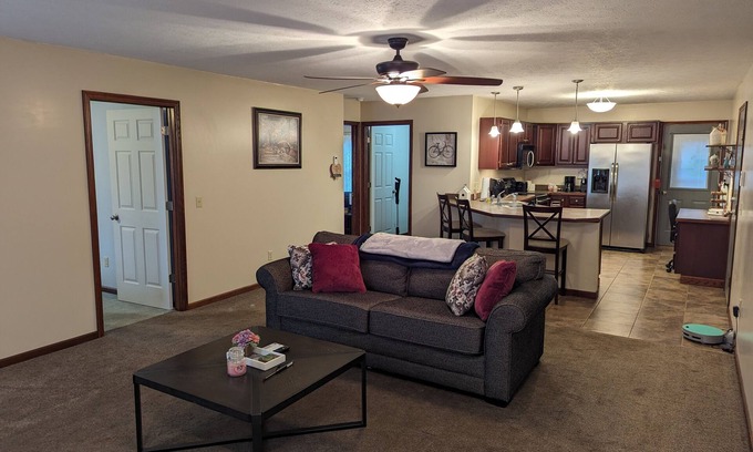 Geneva Casa | Cozy 2 bedroom on 25 wooded acres. 15 Minutes from Geneva on the lake