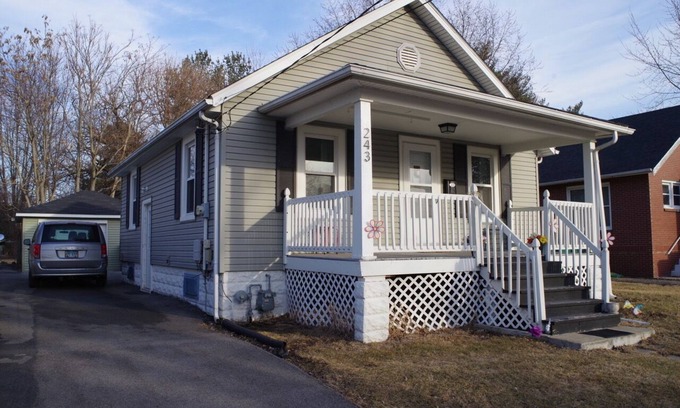 Galesburg Casa | Cozy, 2 bedroom, Pet-Friendly Home Near Knox College!