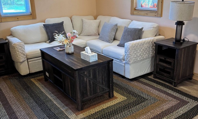 Jacksonville Cabina | Cozy 2 bedroom pet friendly cabin in great location with all the extra's