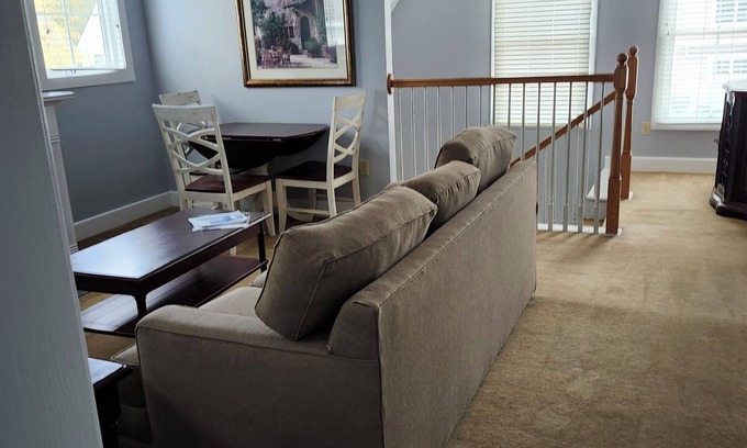 Lackey Complejo | Cozy 2-bedroom resort in Williamsburg w/ WiFi, fitness room, pool & amenities