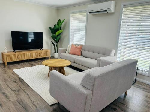 Young Apartamento | Cozy 2-Bedroom Retreat