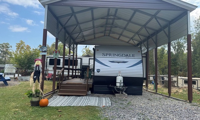 Pipestem Casa | Cozy 2-bedroom RV in amazing Pipestem with AC, WiFi and Heat Smart TV