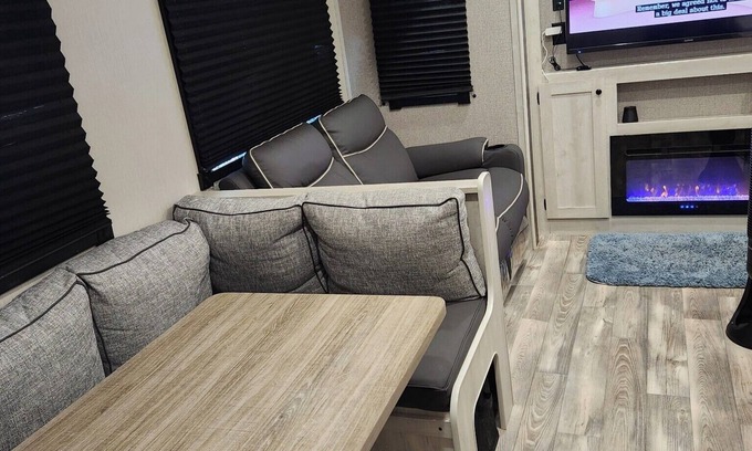 Clear Lake Shores Casa | Cozy 2-bedroom RV in charming Kemah with WiFi, AC