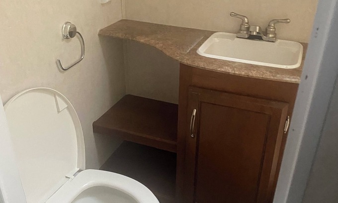Stockbridge Casa | Cozy 2-bedroom RV with WiFi and AC in peaceful Jonesboro