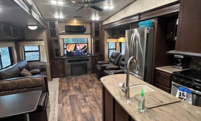 Leander Casa | Cozy 2 bedroom RV with pool
