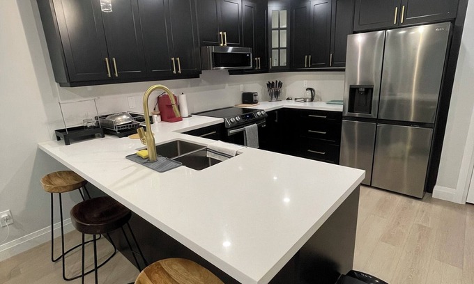 Cannifton Casa | Cozy 2-bedroom townhome in amazing Belleville with AC, WiFi