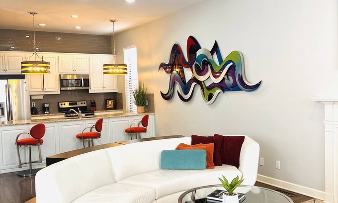 Union Hill Casa | Cozy 2-bedroom townhome with WiFi, AC in charming Kansas City