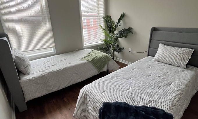 Downtown Baltimore Casa | Cozy 2-bedroom townhome in charming Baltimore with AC, fitness room, WiFi