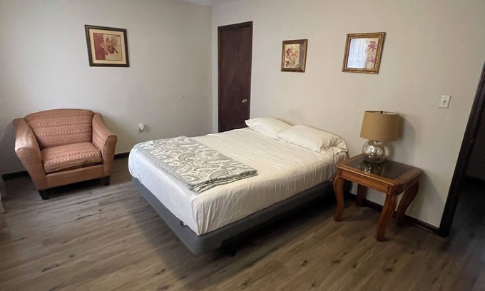 Forest Acres Casa | Cozy 2-bedroom townhome in awesome Columbia with AC.