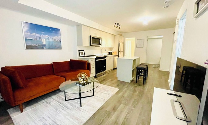 Victoria Village Casa | Cozy 2 Bedroom townhome in Toronto!