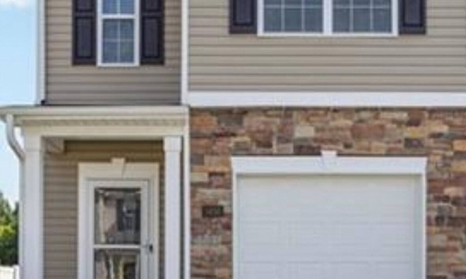 Southmont Casa | Cozy 2 bedroom Townhome in charming Trinity with privacy and close to Interstate