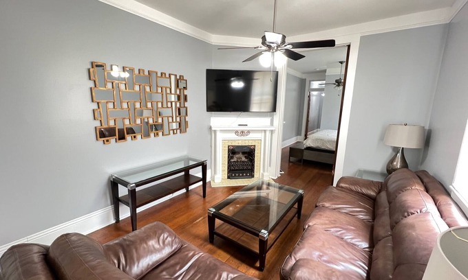 East Carrollton Casa | Cozy 2 Bedroom Uptown