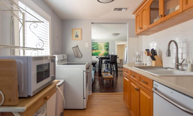 Jacksonville Beach Casa | Cozy 2 Bedroom Home Minutes from Beach & Bars