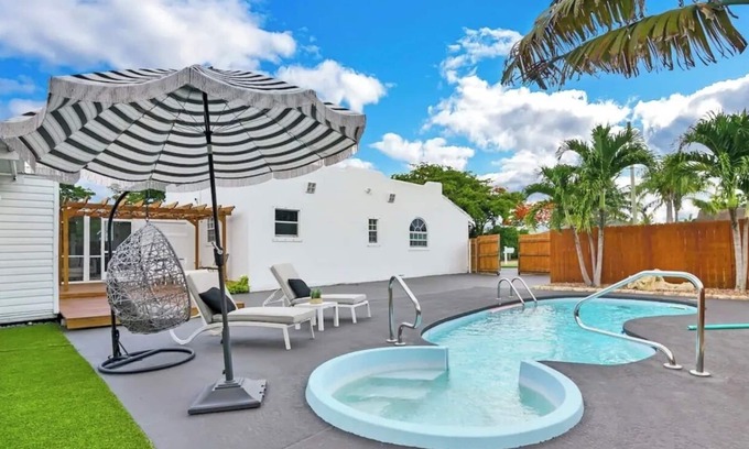 Parker Ridge Casa | Cozy 2-bedroom house in amazing West Palm Beach with AC, WiFi