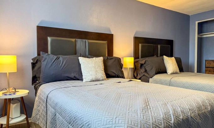 Mount Oliver Apartamento | Cozy 2 Bedroom w/ 5 Beds + Sofa Bed & WIFI!
