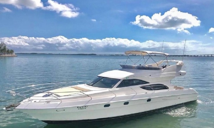East Little Havana Alquiler De Eote | Cozy 2-bedroom yacht in beautiful Miami with WiFi, AC