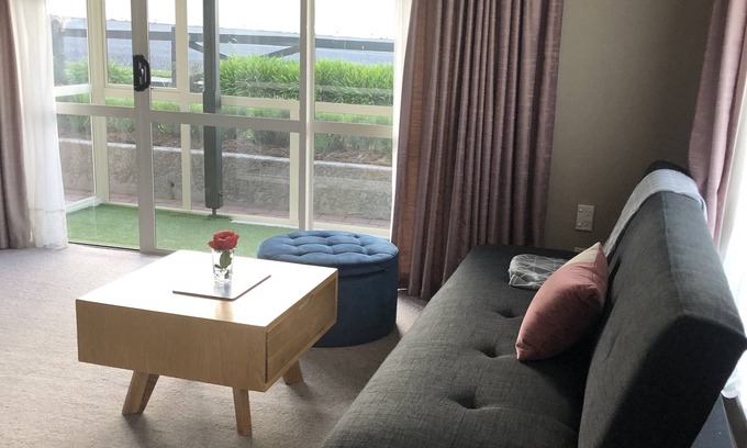 Oamaru Casa | Cozy 2 Bedrooms Lavender Garden House at Oamaru, sweet as home!