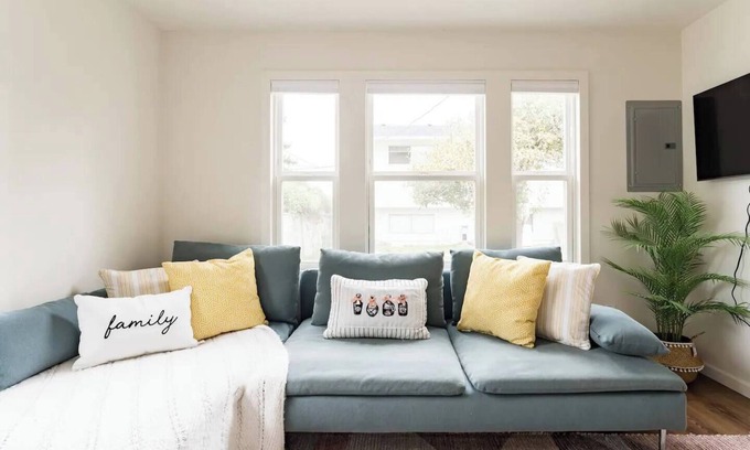 South Beacon Hill Cabaña | Cozy 2-BR Backyard Cottage - Private Urban Oasis