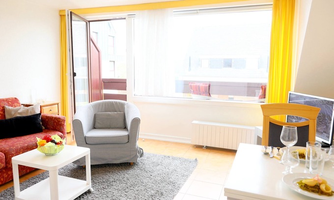 Sylt Apartamento | Cozy 2-room apartment in Wenningstedt, close to the beach with west-facing balcony