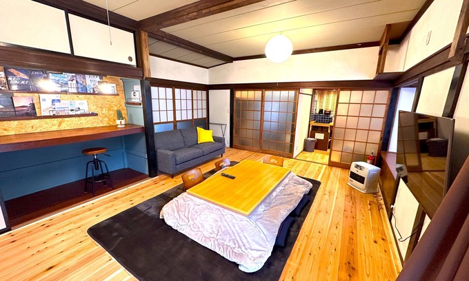 Fujiyoshida Apartamento | Cozy 2-TATAMI room Japanese style house with AC, WiFi in serene Fujiyoshida city
