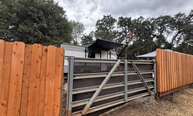 Clear Lake Casa | Cozy 2023 RV in Clearlake – Sleeps 4 w/AC, WiFi & Free Coffee