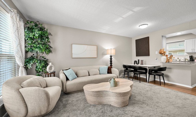 South Baton Rouge Apartamento | Cozy 2B Getaway Pool Prime Location in Baton Rouge Medical District