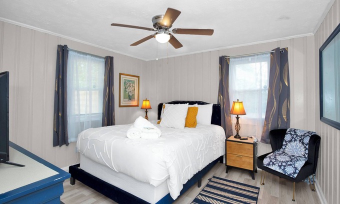 Fayetteville Condominio | Cozy 2BDR OasisMin to Med Center, Univ & Downtown