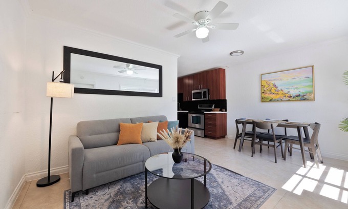 South Middle River Casa | Cozy 2BR/1Bath Oasis Near Las Olas with Backyard