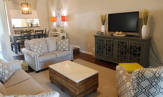 Silver Sands Casa | COZY 2BR 2 BA 1/2 MILE FROM THE BEACH!