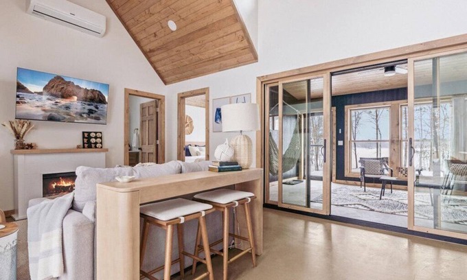 Ossipee Cabina | New Cozy 2BR 2Bath Waterfront Cabin! Firepit, Porch, Games, Stunning Sunset