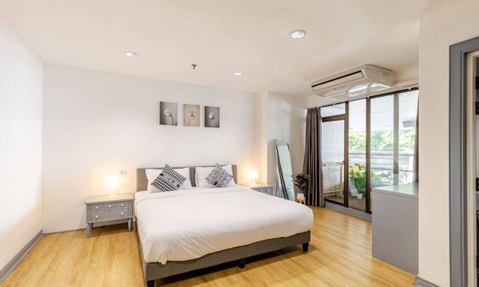 Ploenchit Apartamento | Cozy 2BR Apt in Central Bangkok 5 mins BTS 110 SQM