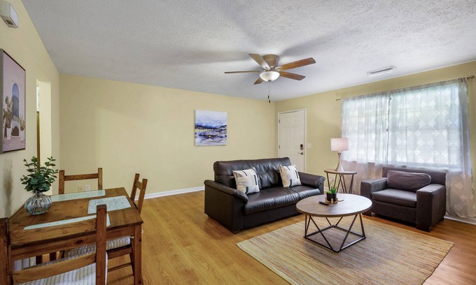 Calhoun Casa | Cozy 2BR Apt with Amenities for Working Guests