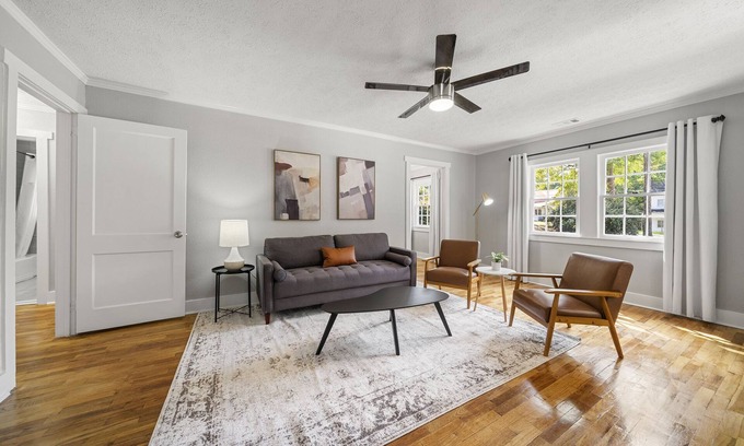 Warm Springs Cabaña | Cozy 2BR Cottage in Downtown Warm Springs (B)