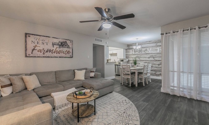 Arlington Apartamento | Cozy 2BR Farmhouse Apt - Sleeps 8 - FREE Parking!