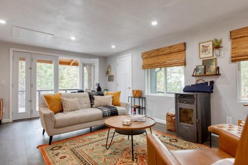 Fawnskin Casa | Cozy 2BR Fawnskin Cabin Big Bear Lake Hiking Trails Snow Summit Nearby