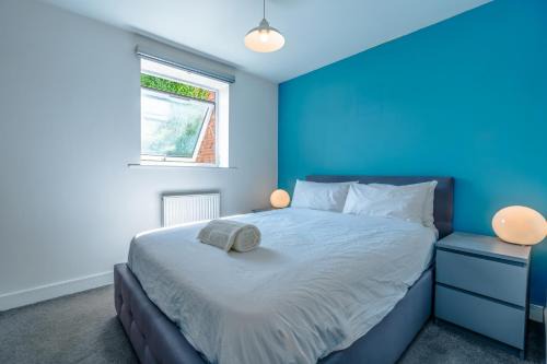 Chute Forest Apartamento | Cozy 2BR flat near Stonehenge w/balcony