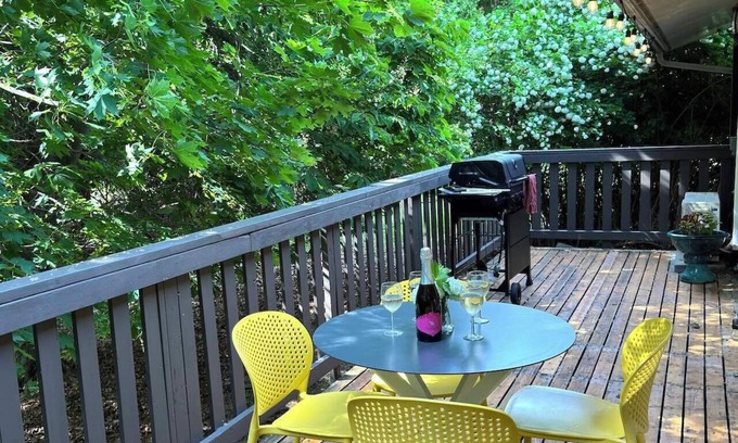 Okanagan-Similkameen Casa | Cozy 2BR Guesthouse in Quiet Penticton – Private Deck, Patio & BBQ