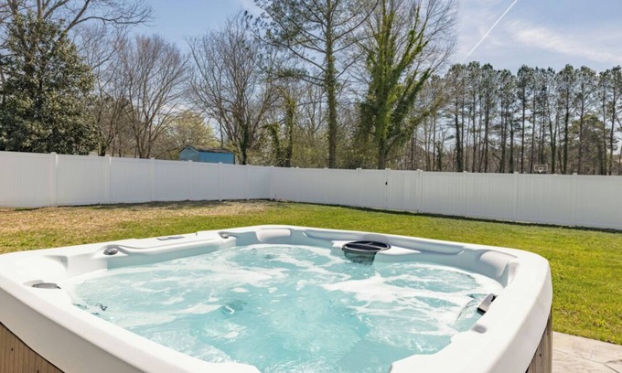 Littleton Casa | Cozy 2BR, Hot tub, Wi-Fi, Pet Friendly, Firepit