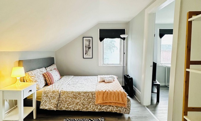 Peterborough Casa | Cozy 2BR House Near Centre with Patio, BBQ, Backyard, and Netflix