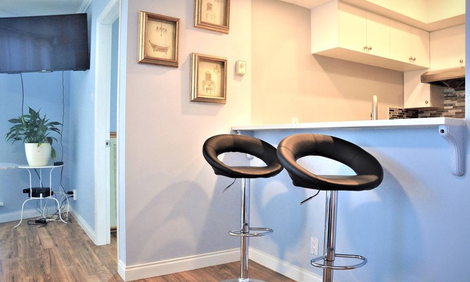 Richmond City Centre Apartamento | Cozy 2BR in downtown Richmond/Free PKG/Cozy two bedrooms across Richmond Centre
